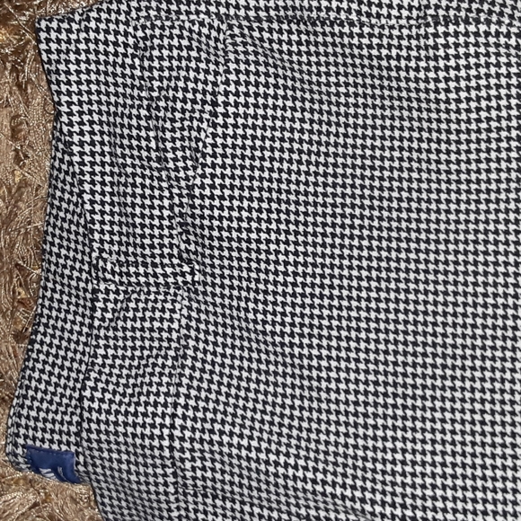 Old Navy Mid Rise Dress Capris - Picture 2 of 3